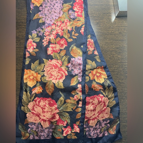 Silk scarf - Picture 7 of 7